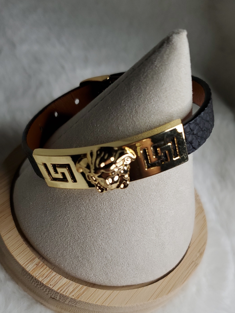 Fashion Jewelry Gold-Plate Black Medusa Bracelet